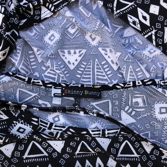 3 🟪 for $40 
Tribal Print Backless Off White/Black Dress sz M - Picture 8 of 9